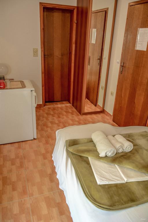 Apartments Drobni Pijesak Petrovac Exterior photo
